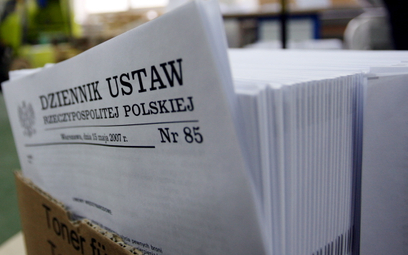 Raport: produkcja prawa w Polsce wyrywa się spod kontroli