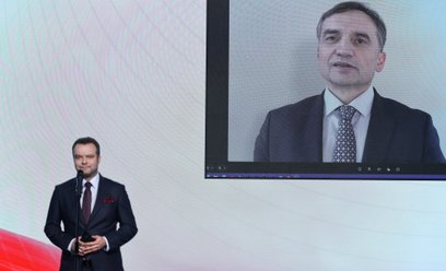 Ziobro trzyma partię Kaczyńskiego w szachu. PiS nie może odciąć się od wiceprezesa