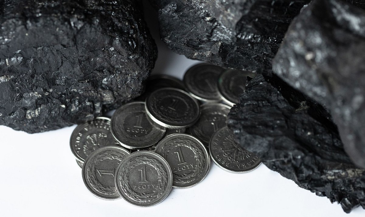 Vláda sníží ceny energií pro místní úřady a podniky.  Uhelné společnosti to zaplatí