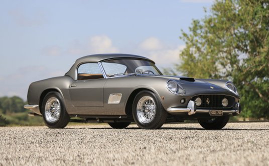 Miejsce 5: Ferrari 250 GT SWB California Spider Competizione z 1961 roku -  sprzedane za 25,305 mln 
