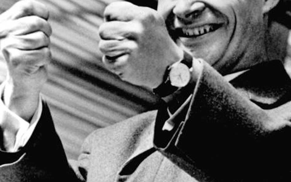 Rok 1968, przed sowiecką inwazją. Aleksander Dubczek u szczytu popularności. Wtedy jego gest odczyty