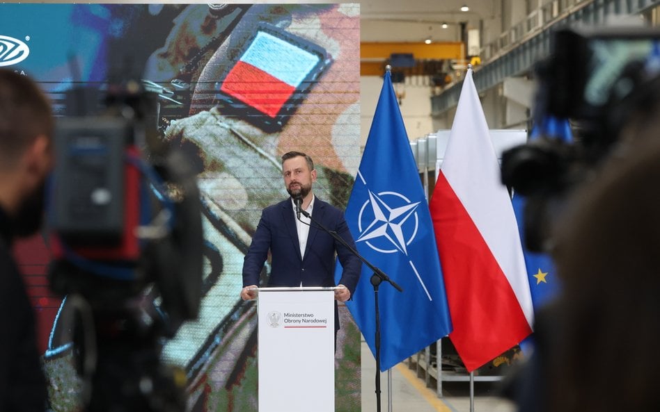 Wicepremier, minister obrony narodowej Władysław Kosiniak-Kamysz podczas uroczystości podpisana umow