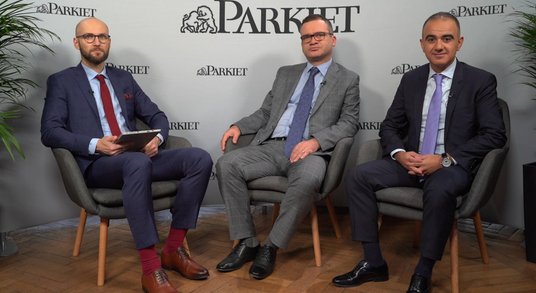 Davit Nahapetyan (DN) oraz Hayk Yeganyan (HY), członek zarządu, Bank Centralny Armenii, oraz prezes 