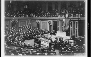 Waszyngton, 1917 r. Prezydent Woodrow Wilson przemawia w Kongresie amerykańskim.