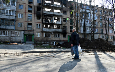 Zniszczony w wyniku ostrzału budynek w Charkowie