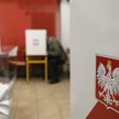 Głosowanie w jednym z lokali wyborczych w Warszawie