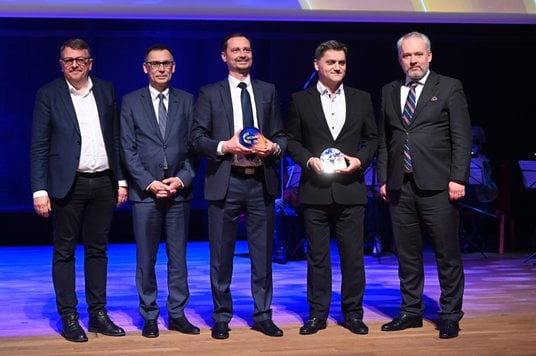 Michał Ślawski, członek zarządu Castorama Polska, oraz Arkadiusz Szczepaniak, wiceprezes Kazar Group