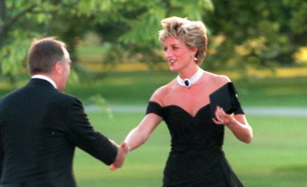 Słynna „revenge dress” na aukcji. To nią Diana odpowiedziała na cios ze strony przyszłego króla