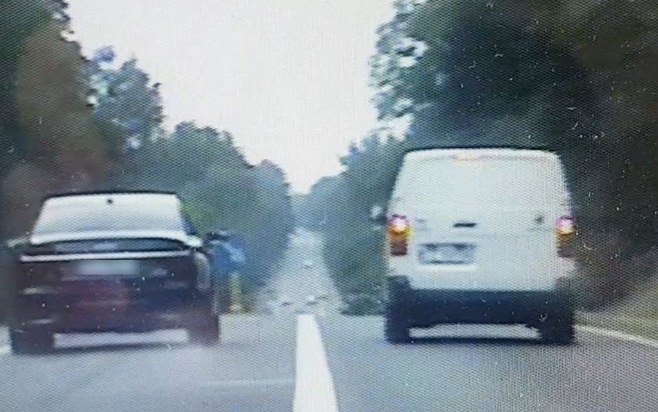 Pędził 250 km/h, uciekał przed policją, popełnił 30 wykroczeń