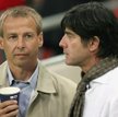 Juergen Klinsmann (z lewej) i Joachim Loew. Na co dzień przyjaciele, dziś sentymenty odłożą na bok. 