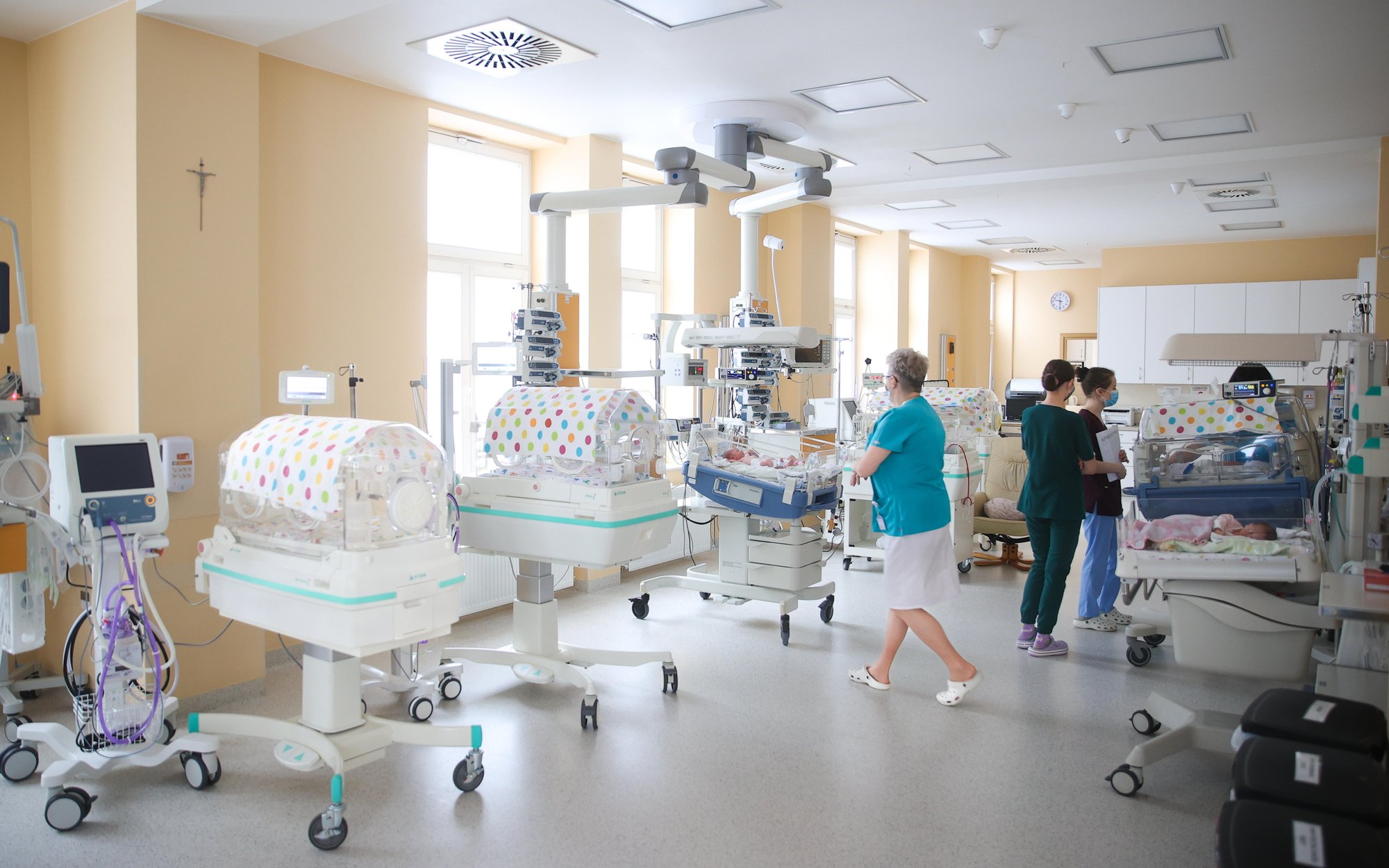 Kryzys demograficzny dotyka położne. Coraz mniej porodów, coraz mniej pracy