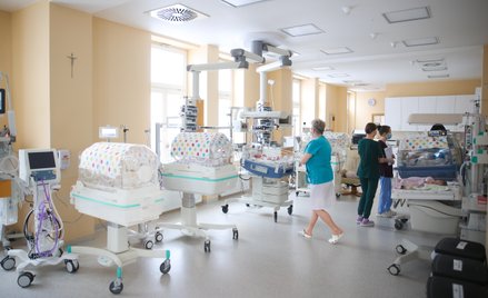 Na jedną pracującą w Polsce położną przypada średnio mniej niż osiem porodów rocznie