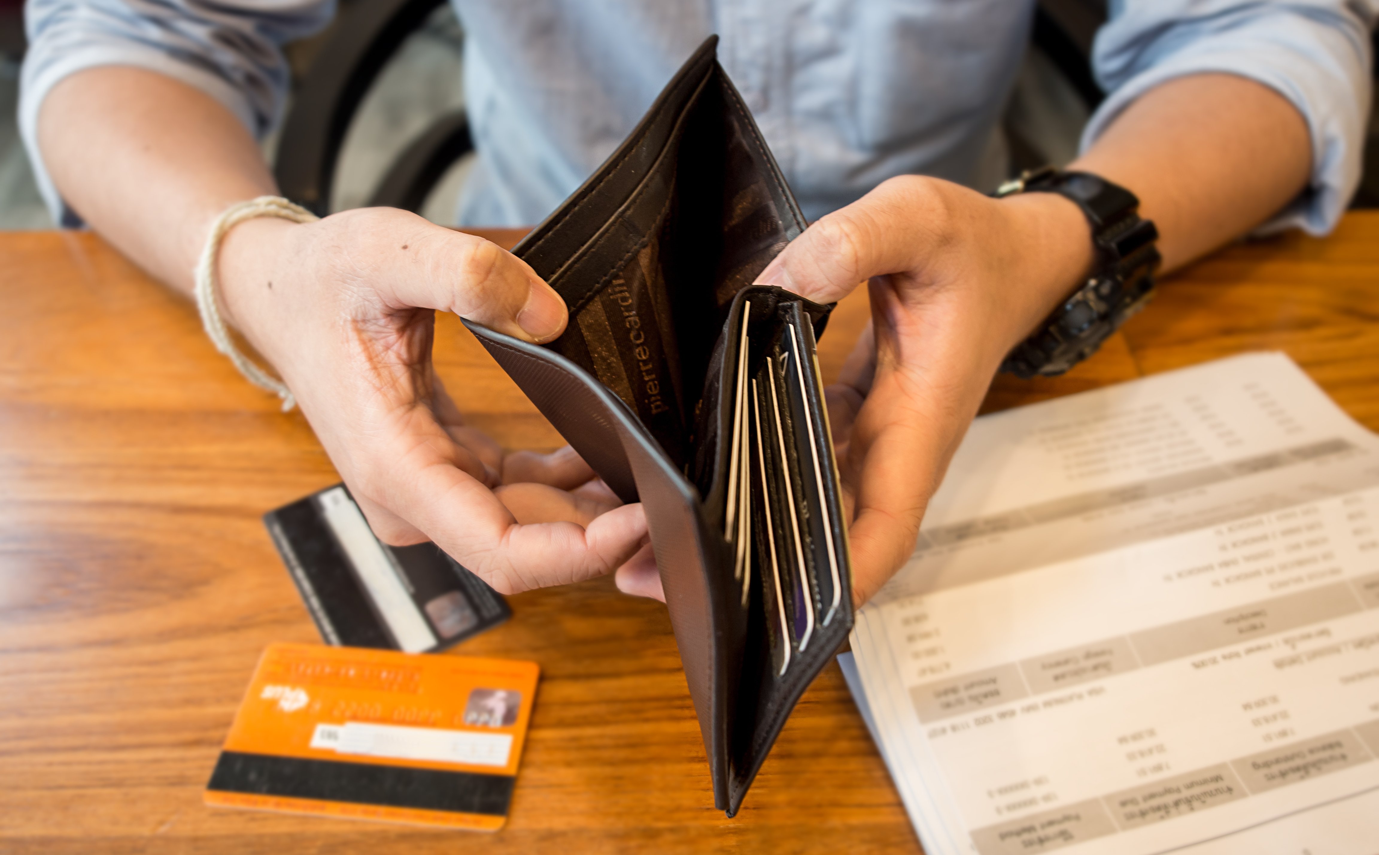 Portfele Polaków przez cały czas pod presją. Za wysokie koszty życia