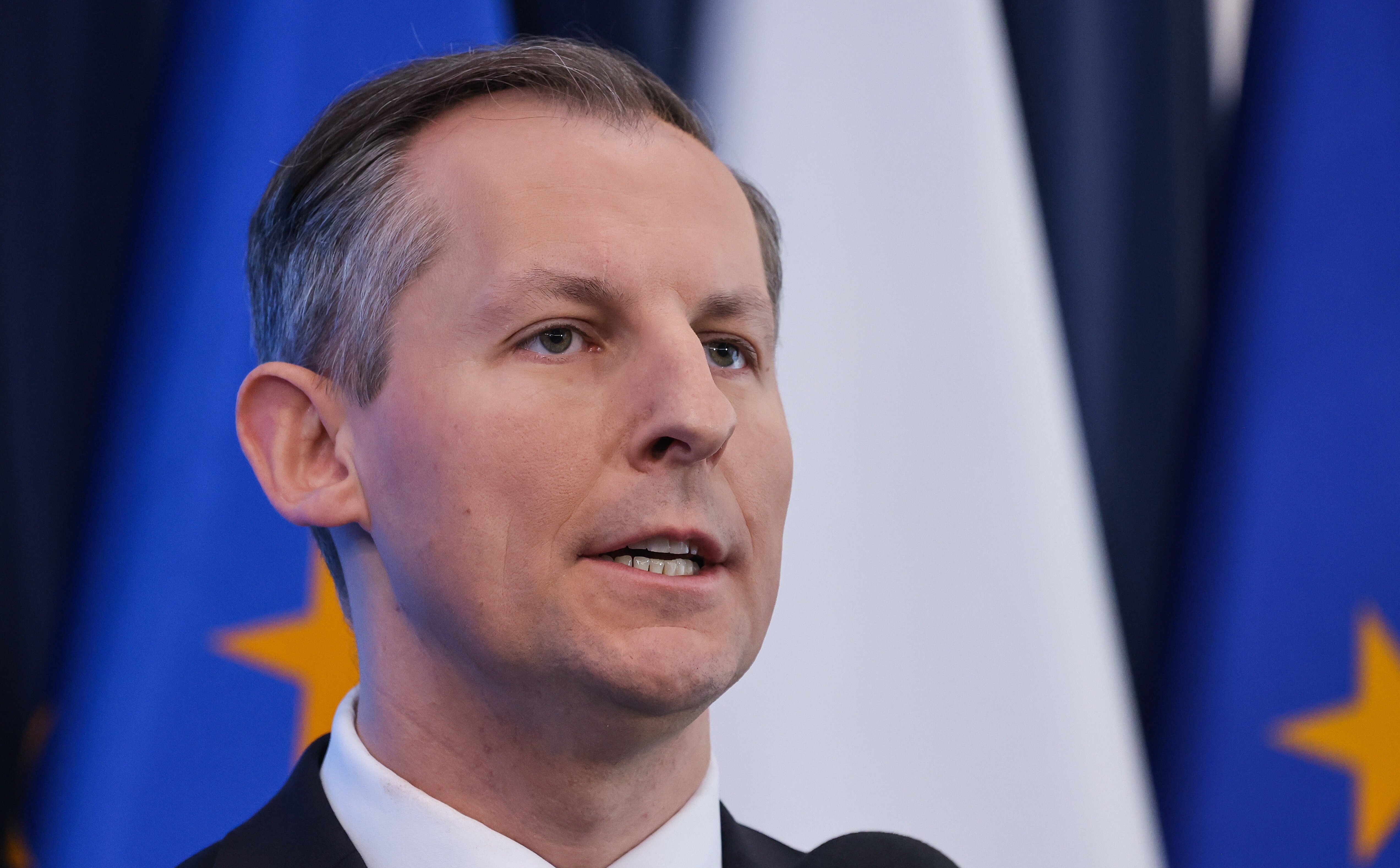 Prezes UOKiK chce chronić klientów banków nowym podatkiem. Czy to się sprawdzi?
