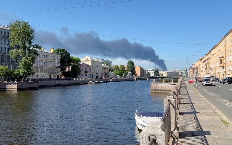 Czarny słup dymu nad Petersburgiem po ukraińskim ataku