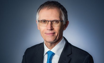 Carlos Tavares nie pierwszy raz szokuje świat motoryzacji. W jego książce „Un pilote dans la tempête