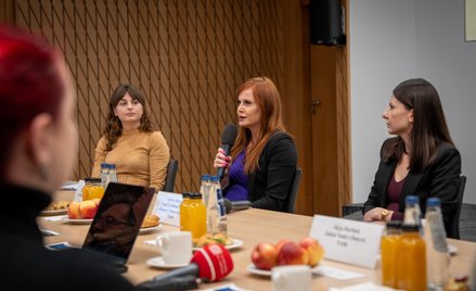 Przedstawiciele NASK-u zaprezentowali przewodnik dla mediów