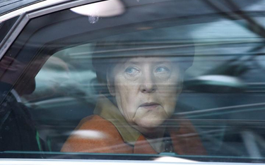 Kierowana przez Angelę Merkel CDU traci zwolenników, ale nie na tyle, aby wróżyło to rychły koniec p