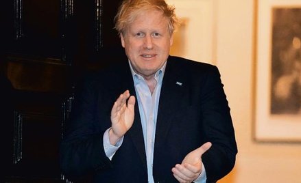 Boris Johnson na kwarantannie przy Downing Street 11 jeszcze 2 kwietnia wspierał oklaskami brytyjską