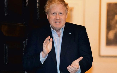 Boris Johnson na kwarantannie przy Downing Street 11 jeszcze 2 kwietnia wspierał oklaskami brytyjską