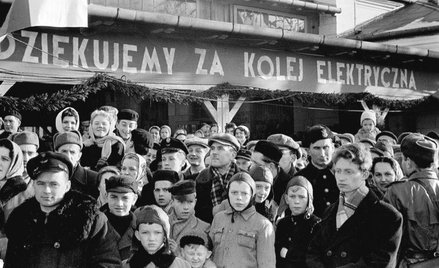 Otwock bliżej Europy: otwarcie zelektryfikowanej linii kolejowej do Pilawy. Rok 1958, ale pilotki ci