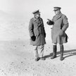 Przyjacielska pogawędka. Generał Archibald Wavell (z prawej) z generałem porucznikiem Richardem O'Co