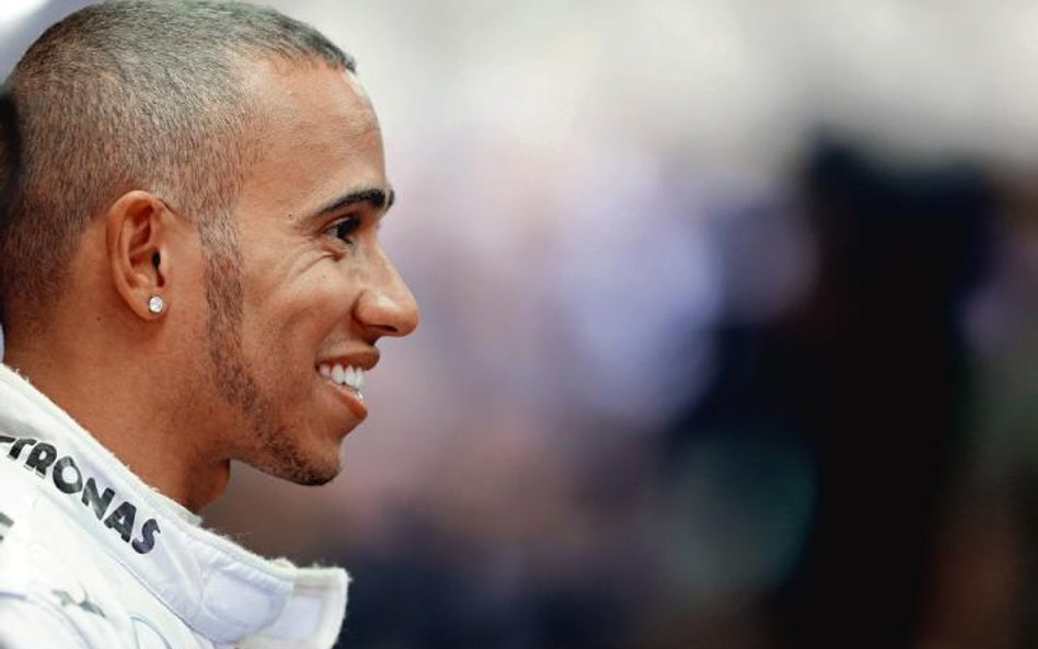 Lewis Hamilton, figlarz z diamencikiem: a nuż uda mi się upozować na ofiarę?