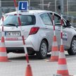 Egzamin na prawo jazdy na placu manewrowym Wojewódzkiego Ośrodka Ruchu Drogowego we Wrocławiu.