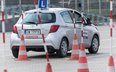 Egzamin na prawo jazdy na placu manewrowym Wojewódzkiego Ośrodka Ruchu Drogowego we Wrocławiu.