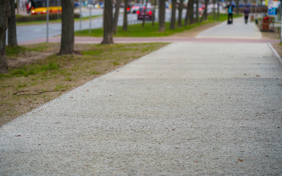 Nowoczesna nawierzchnia chodnika przy Indiry Gandhi spełniająca ekologiczne standardy