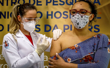 Koronawirus w Brazylii: Wstrzymano testy szczepionki na COVID. Dlaczego?