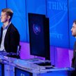 Superkomputer Watson (reprezentowany przez ekran) pokonał ludzi w teleturnieju