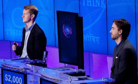 Superkomputer Watson (reprezentowany przez ekran) pokonał ludzi w teleturnieju