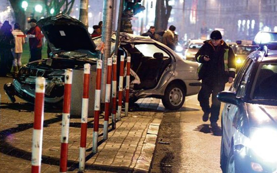 Choć liczba wypadków w woj. mazowieckim zmniejsza się, region ma wciąż najwyższy wskaźnik zabitych n