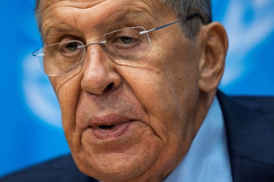 Minister spraw zagranicznych Rosji Siergiej Ławrow w rozmowie z dziennikarzami