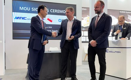 Uroczystość podpisania Mou, która miała miejsce w Paryżu, podczas Targów Eurosatory 2026, Od lewej B