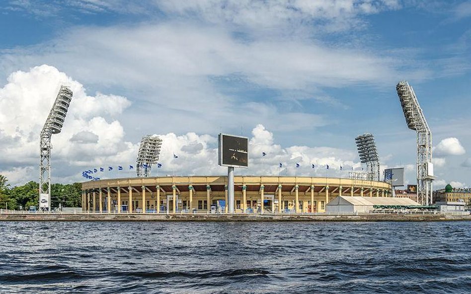 Stadion piłkarski w St. Peterburgu (Fot. Florstein/Lic. CC3.0)