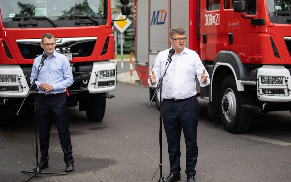 MSWiA zafunduje wozy strażackie za frekwencję
