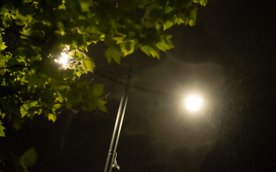 Zimą latarnie włączane są o zachodnie słońca i wyłączane na 15 minut przed wschodem.