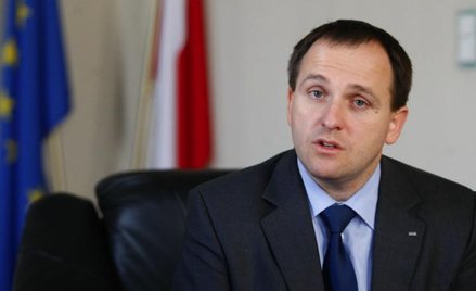 Rząd działa pod dyktando banków