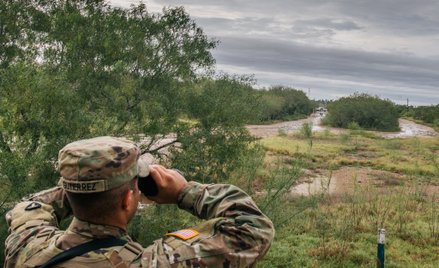 Meksyk: 600 migrantów ukrytych w dwóch ciężarówkach