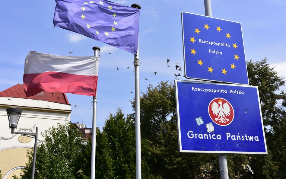 Deportacja po udziale w koncercie i za lot dronem. Prawnicy mają poważne wątpliwości