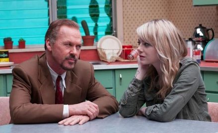 Michael Keaton i Emma Stone jako jego filmowa córka. Oboje są nominowani do Oscara. „Birdman” od pią