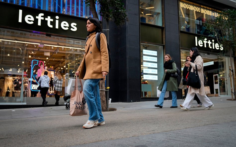 Lefties powstała jako sieć outletów, w których można było kupować przecenione produkty Zary.