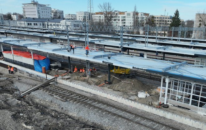 Na pernie 2 odbudowano jego nawierzchnię i zamontowano systemy ułatwiające orientację na stacji.