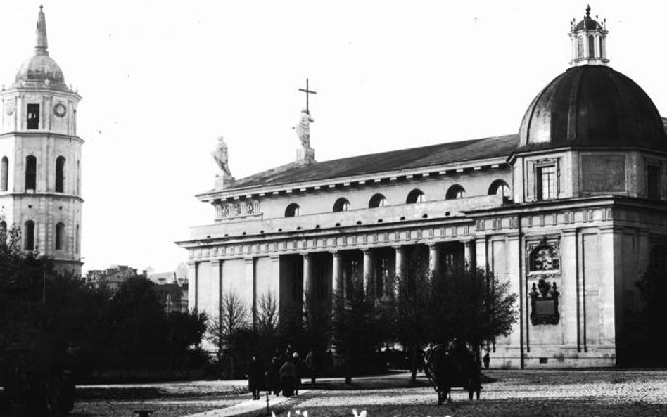 Serce przedwojennego Wilna: dzwonnica oraz katedra św. Stanisława Biskupa i św. Władysława.