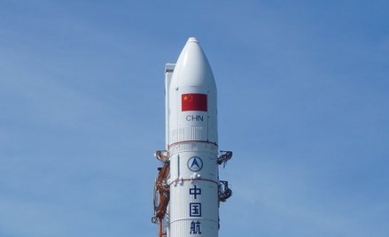 Kawałki rakiety spadły na Ziemię. Chińczycy nie informowali, gdzie uderzą odłamki