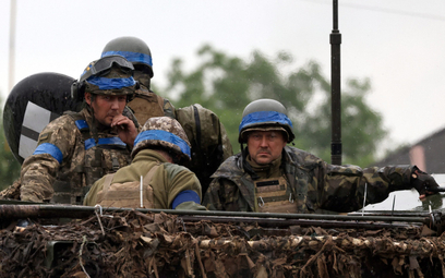 Ukraińscy żołnierze na wozie bojowym w trakcie ataku w obwodzie zaporoskim