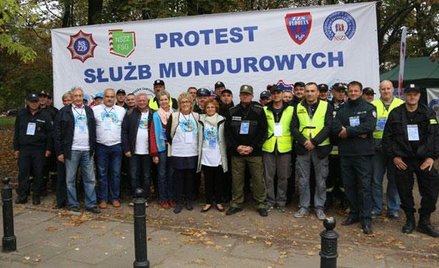 Służby mundurowe podczas wrześniowego protestu pod Kancelarią Premiera