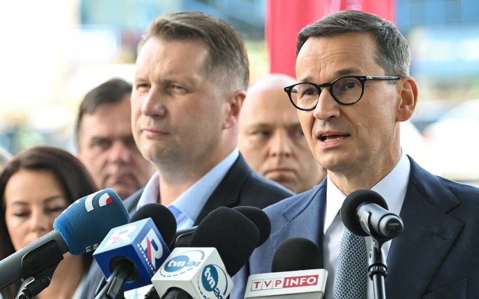 Posłowie PiS Przemysław Czarnek i Mateusz Morawiecki